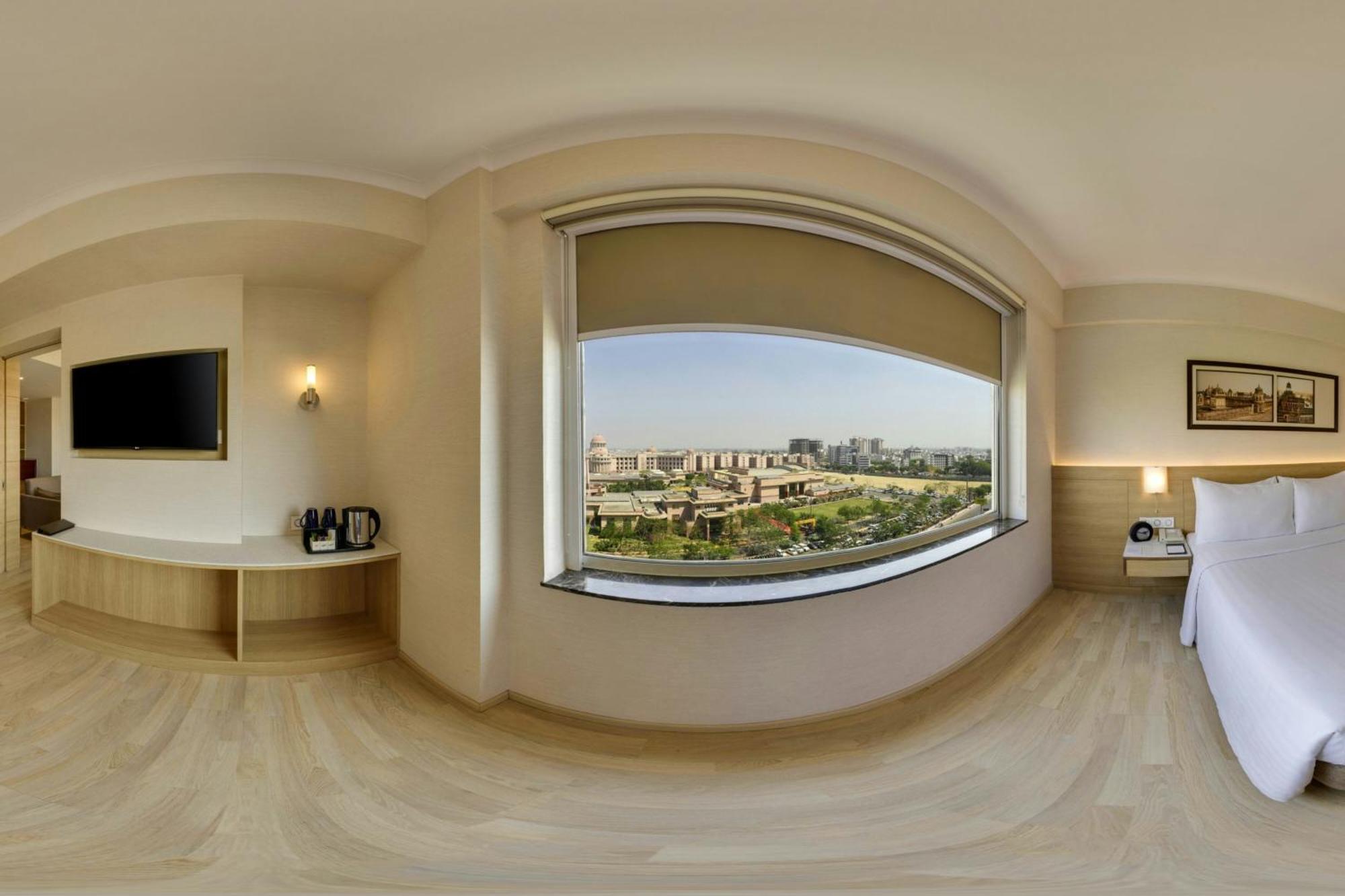 Fairfield By Marriott Lucknow Hotel Exterior photo